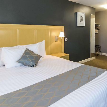 Red Lion Inn & Suites Abbotsford Exteriör bild