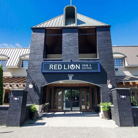 Red Lion Inn & Suites Abbotsford Exteriör bild