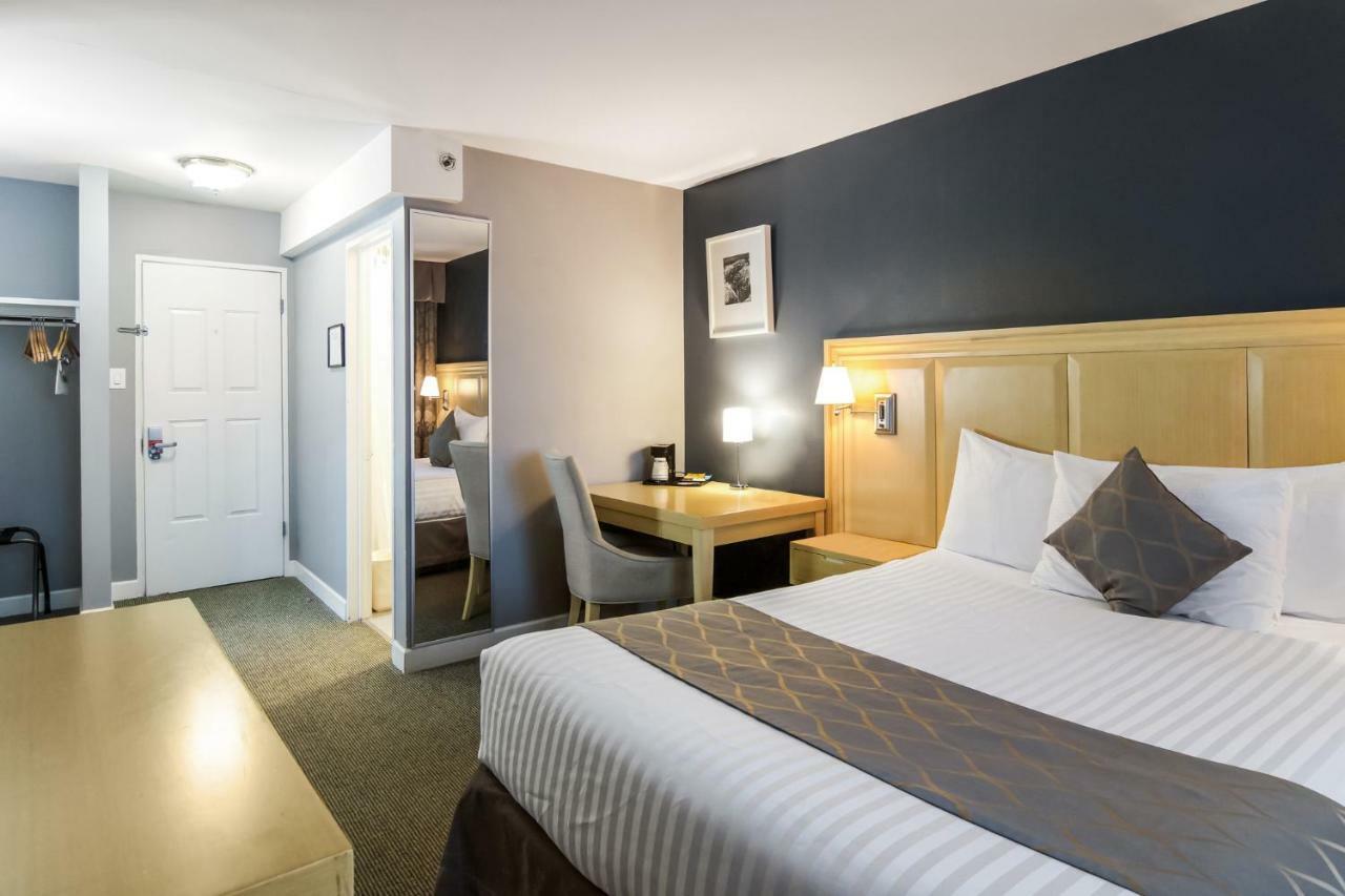 Red Lion Inn & Suites Abbotsford Exteriör bild