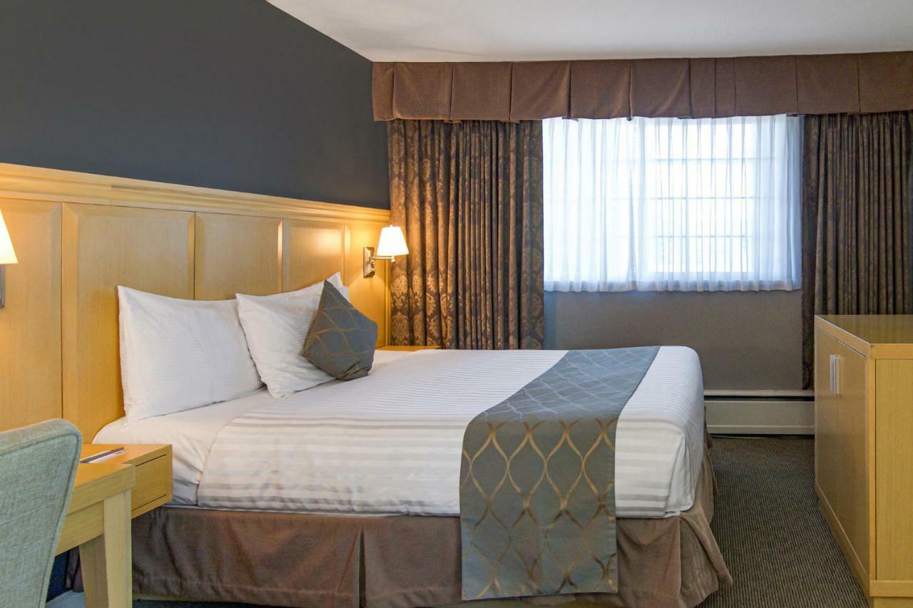 Red Lion Inn & Suites Abbotsford Exteriör bild
