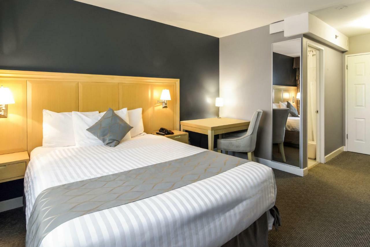 Red Lion Inn & Suites Abbotsford Exteriör bild
