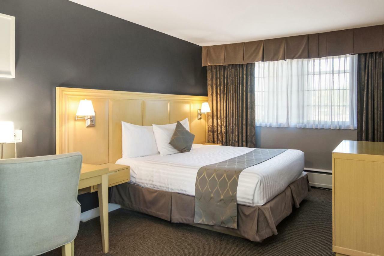 Red Lion Inn & Suites Abbotsford Exteriör bild