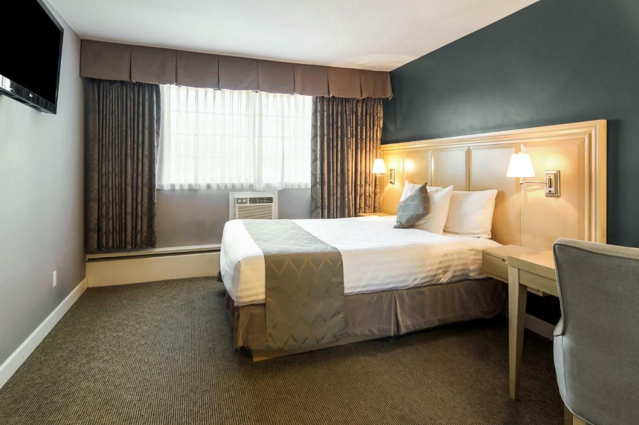 Red Lion Inn & Suites Abbotsford Exteriör bild